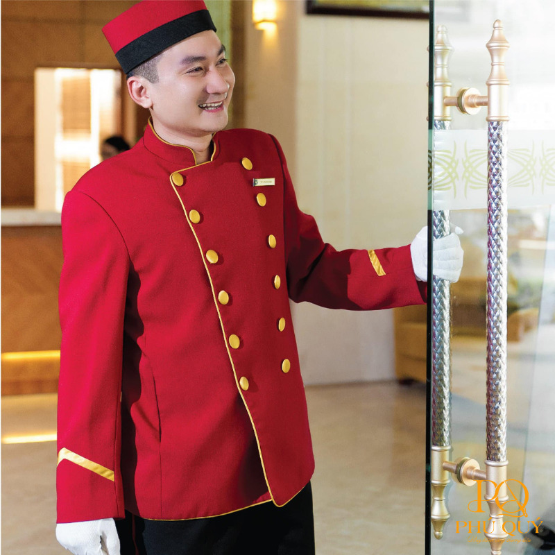 Dong-phuc-nhan-vien-Doorman-Bellman-mua-dong-voi-mau-do