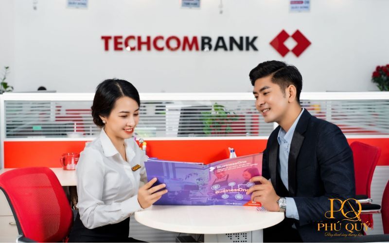 Dong-phuc-Techcombank-co-nhieu-mau-ma-da-dang-1