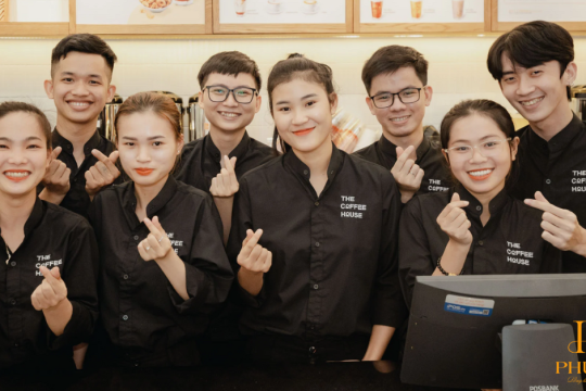 Đồng Phục The Coffee House: Nét Đẹp Hiện Đại Ẩn Sau Sắc Áo Đen