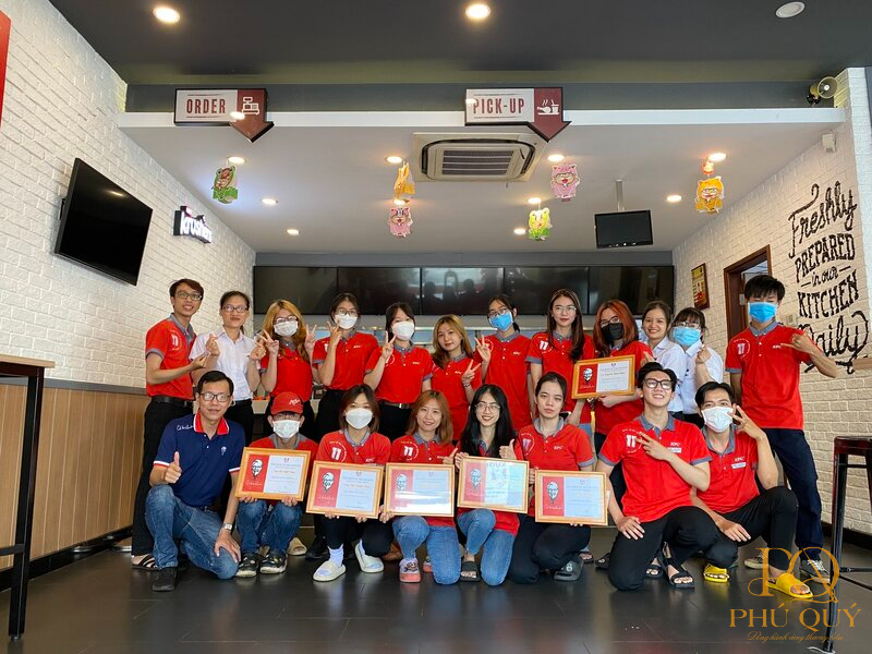 ao-giup-gan-ket-giua-cac-nhan-vien