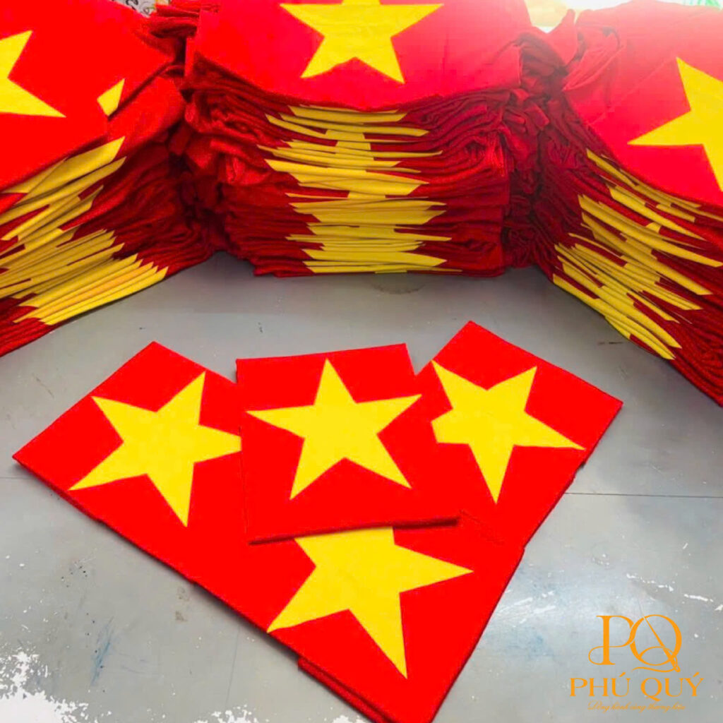 Áo cờ đỏ sao vàng