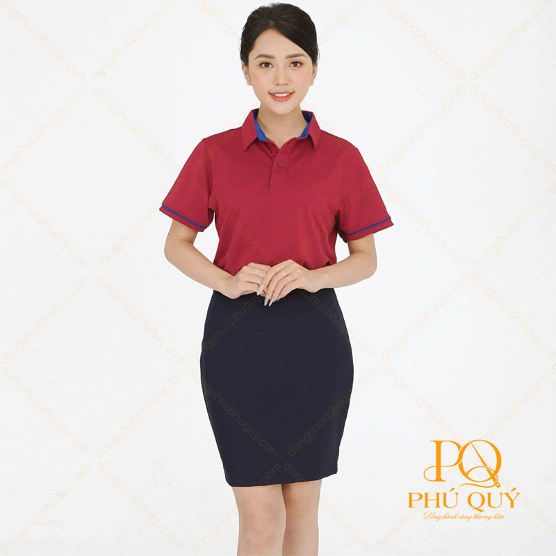 Áo thun đồng phục nữ công sở màu đỏ kết hợp chân váy thanh lịch, duyên dáng và trẻ trung