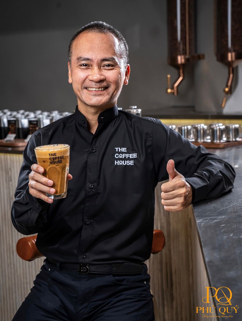 Dong-phuc-ao-so-mi-co-tru-cua-The-Coffee-House-co-phan-tay-dai-lich-su