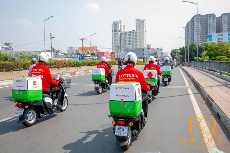 dong-phuc-giao-hang-lotteria-sau