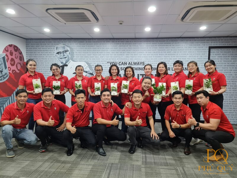 dong-phuc-kfc-tao-cam-giac-nang-dong