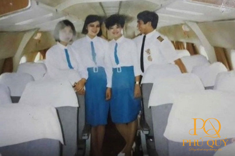 dong-phuc-vay-xanh-ao-trang-cua-vietnam-airlines