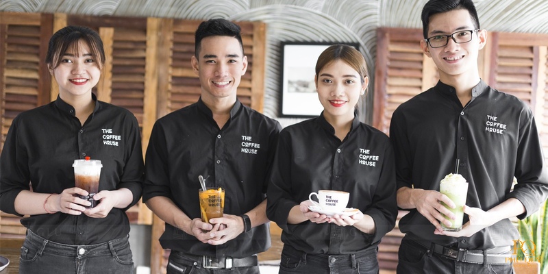 Thu-cac-mau-dong-phuc-co-san-tai-xuong-de-chon-size-ao-phu-hop