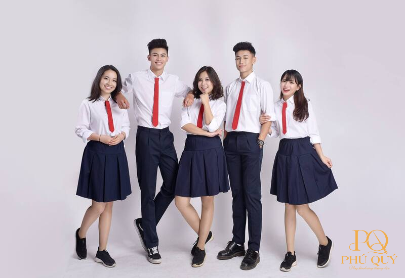 Tuan-Phan-Thiet-chuyen-san-xuat-dong-phuc-hoc-sinh