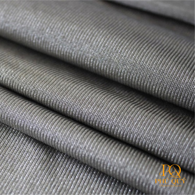 Vai-nano-Nhat-duoc-dung-de-may-dong-phuc-vest-cua-VPBank