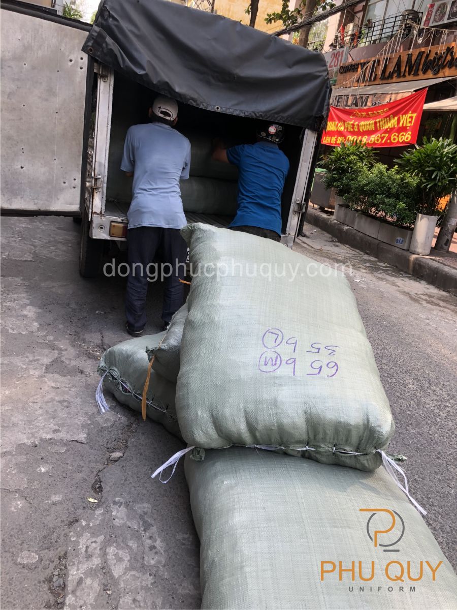 van-chuyen-don-hang-truong-dai-hoc-greenwich-2