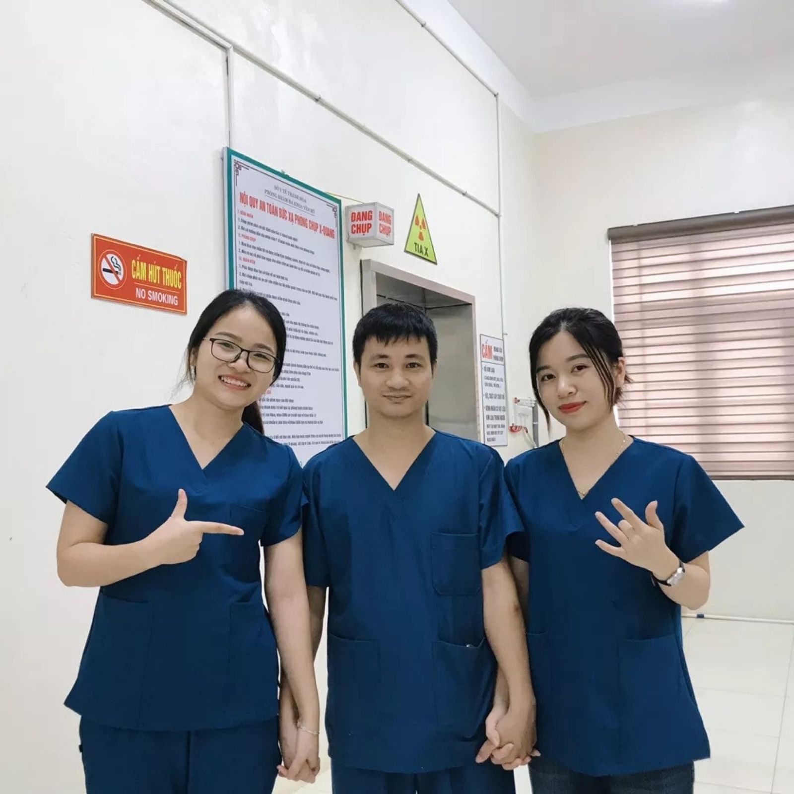 đồng phục của bác sĩ khoa phẫu thuật, gây mê hồi sức