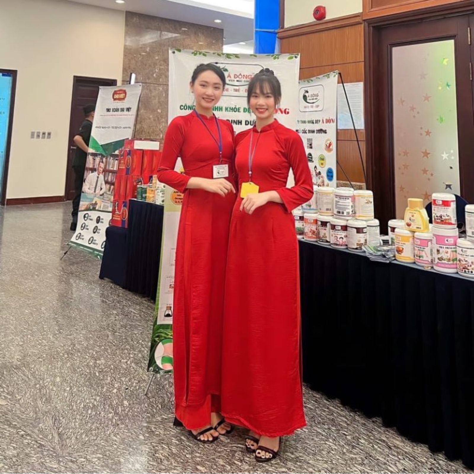 Đồng phục nhân viên lễ tân khách sạn áo dài