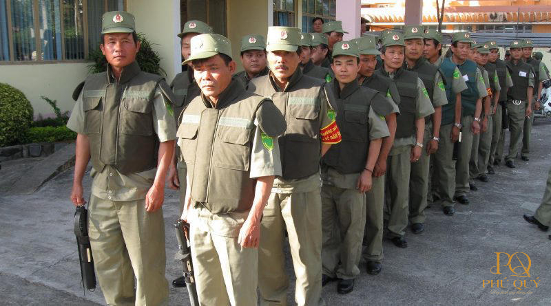 Quần áo bảo vệ dân phố