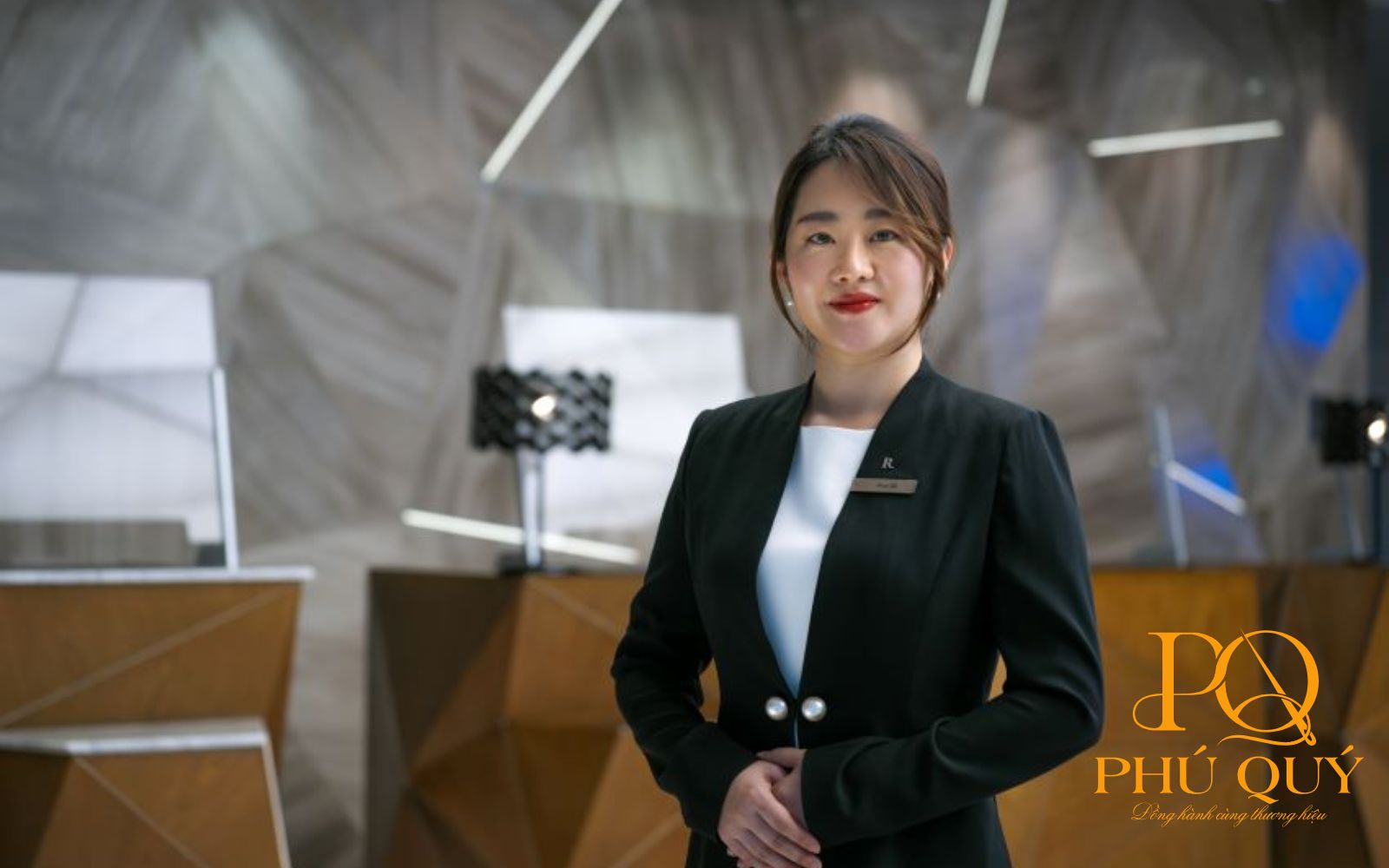 Tầm quan trọng của may áo lễ tân đồng phục khách sạn