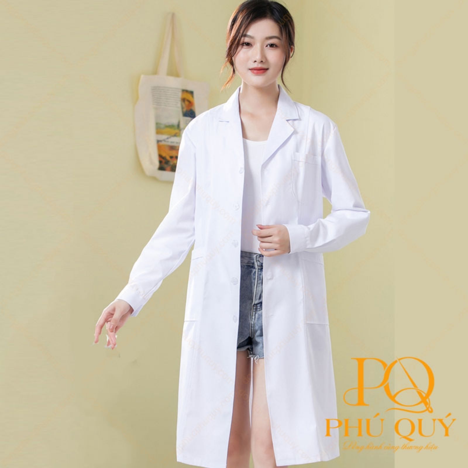 đồng phục bác sĩ nữ dài ngang gối