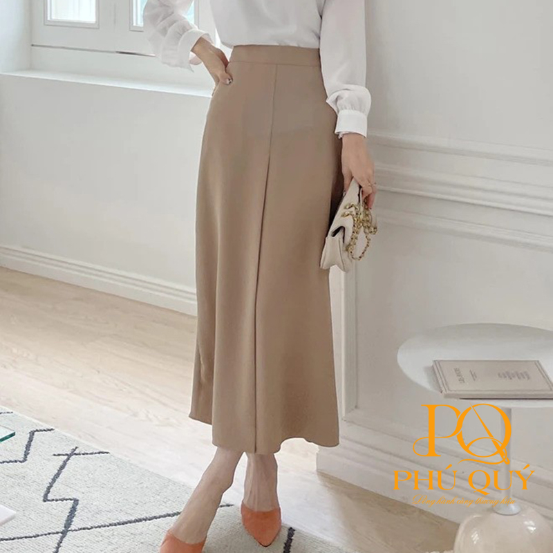 Đồng phục chân váy và giày cao gót mũi nhọn