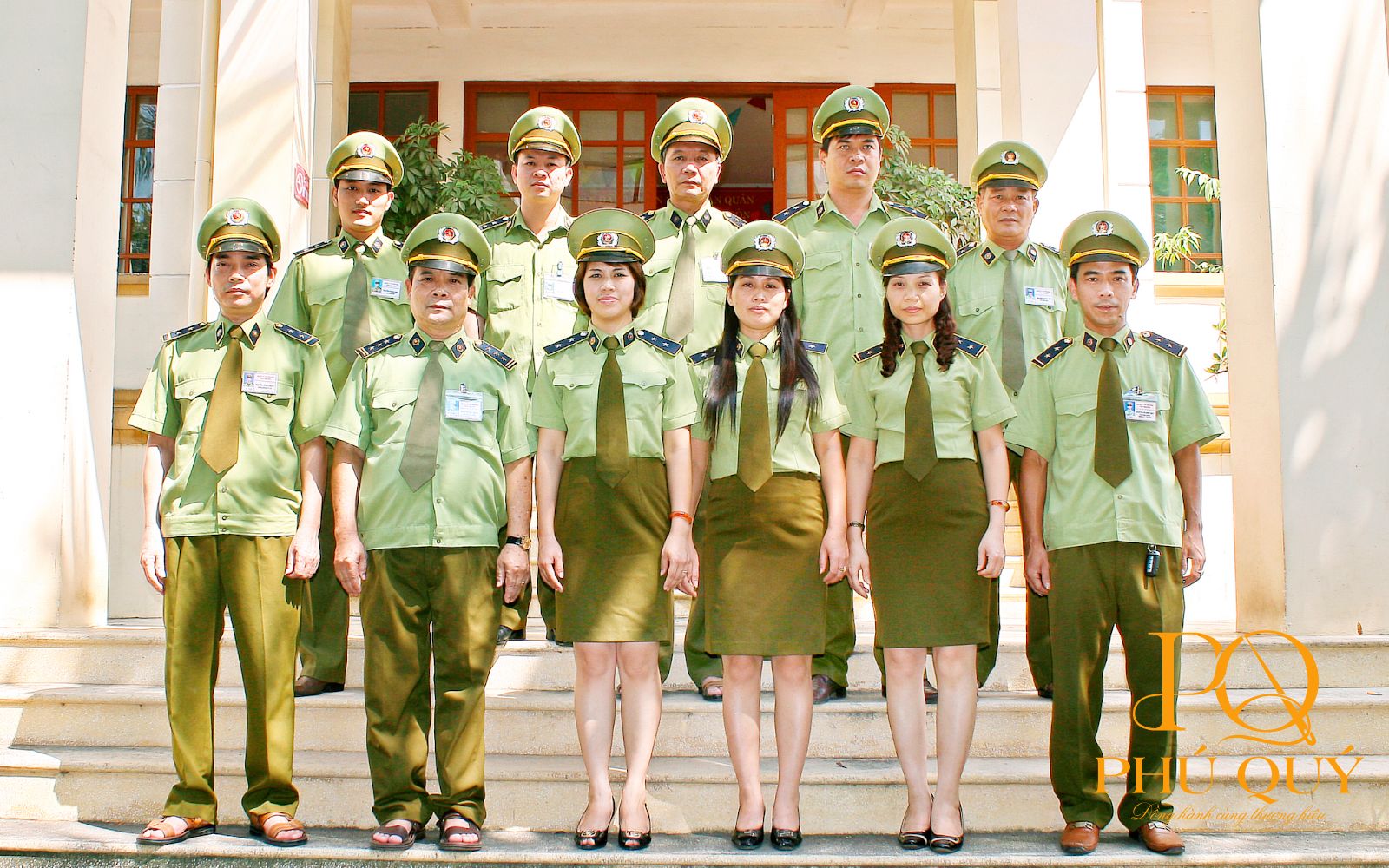 Mẫu trang phục cũ của Quản lý thị trường phụ kiện nón, cà vạt