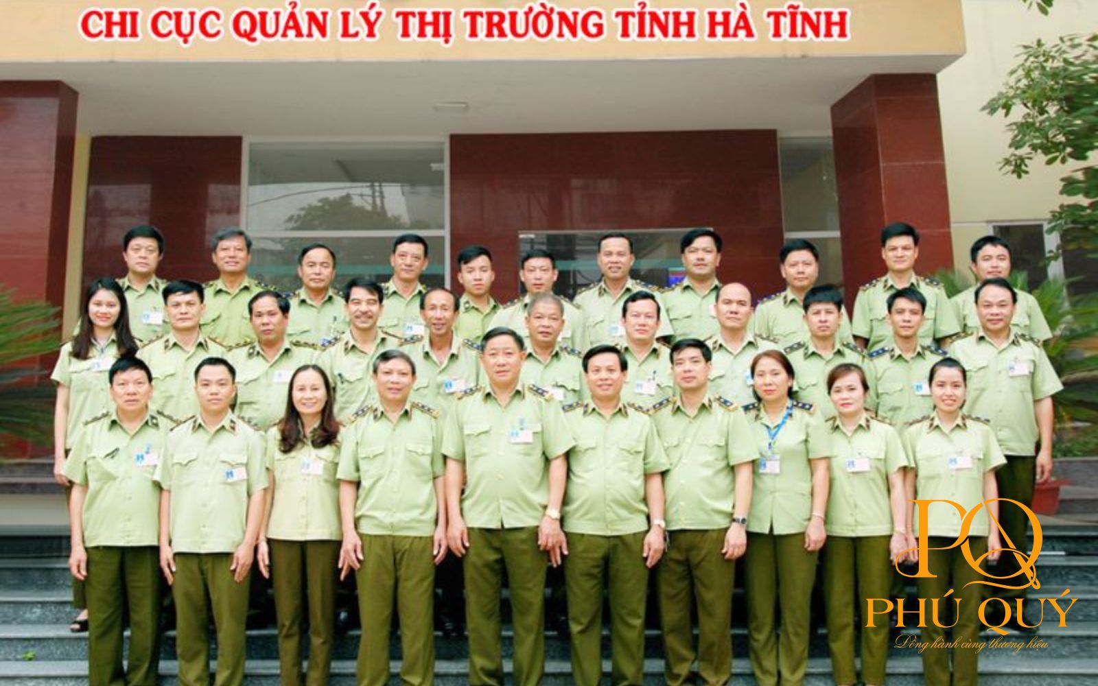 Mẫu đồng phục Quản lý thị trường cũ màu xanh cỏ úa