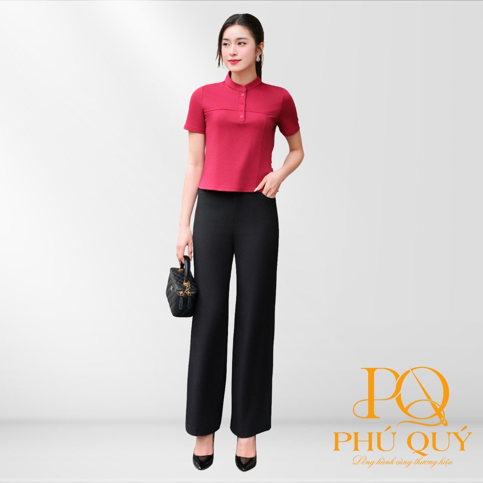 Mẫu áo thun cổ tàu nữ màu đỏ tay ngắn