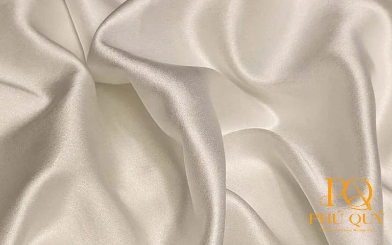 Vải lụa thuộc top các loại vải may áo sơ mi nữ