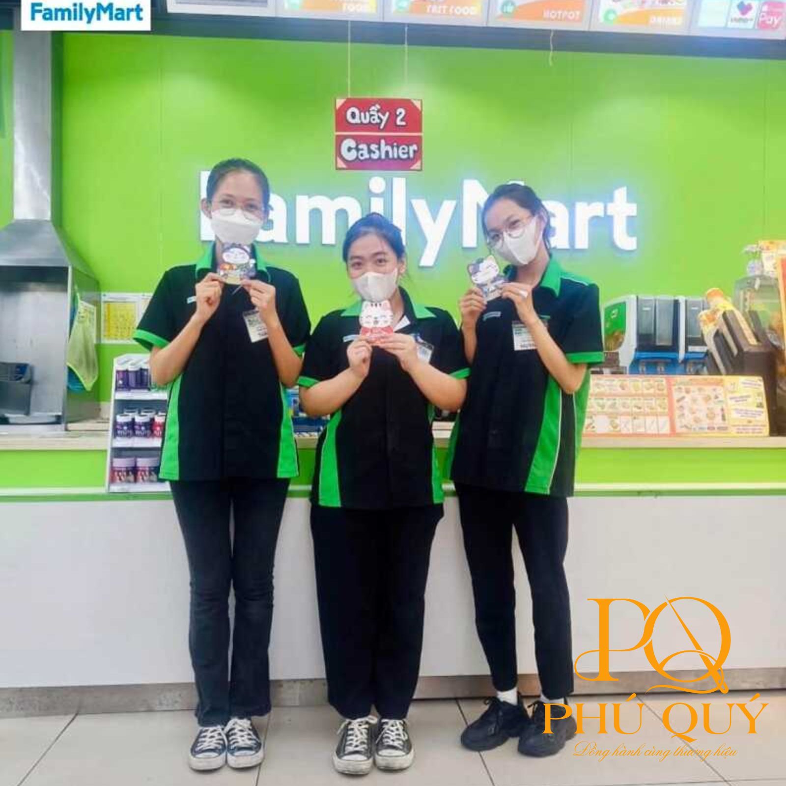 Mẫu áo sơ mi FamilyMart xanh đen
