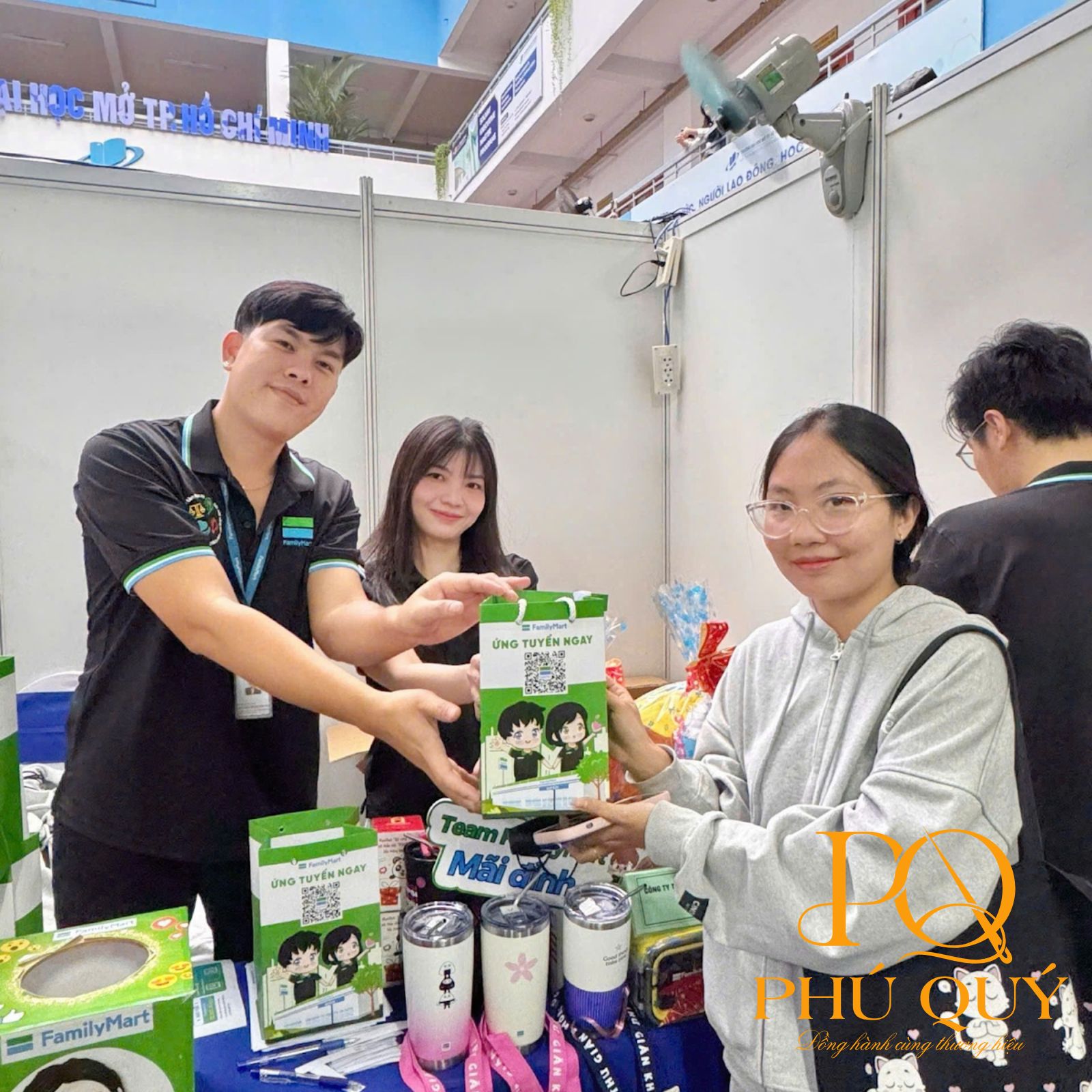 Mẫu áo thun polo đồng phục FamilyMart màu đen