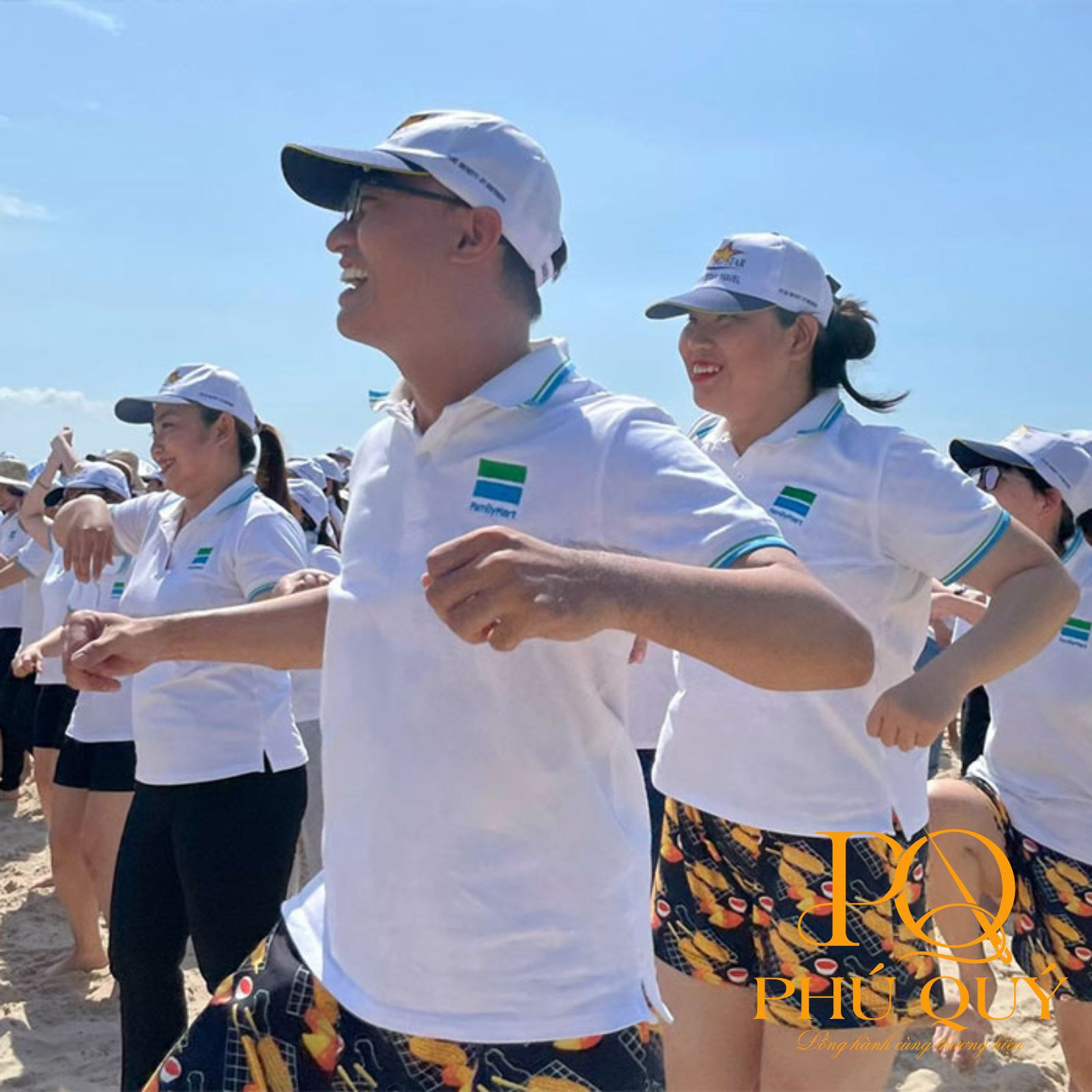 Mẫu đồng phục áo thun teambuilding Familymart