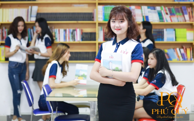 Đồng phục sinh viên UEF áo polo trắng xanh