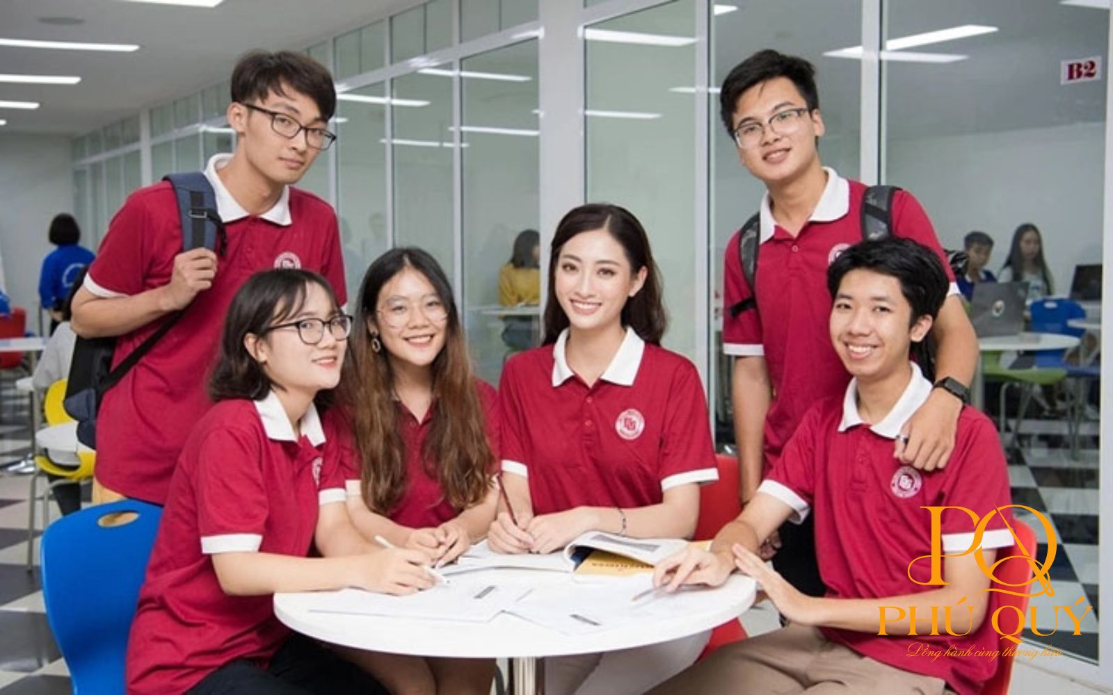 Trường Ngoại thương Hà Nội thuộc TOP áo đồng phục các trường Đại học màu đỏ ấn tượng