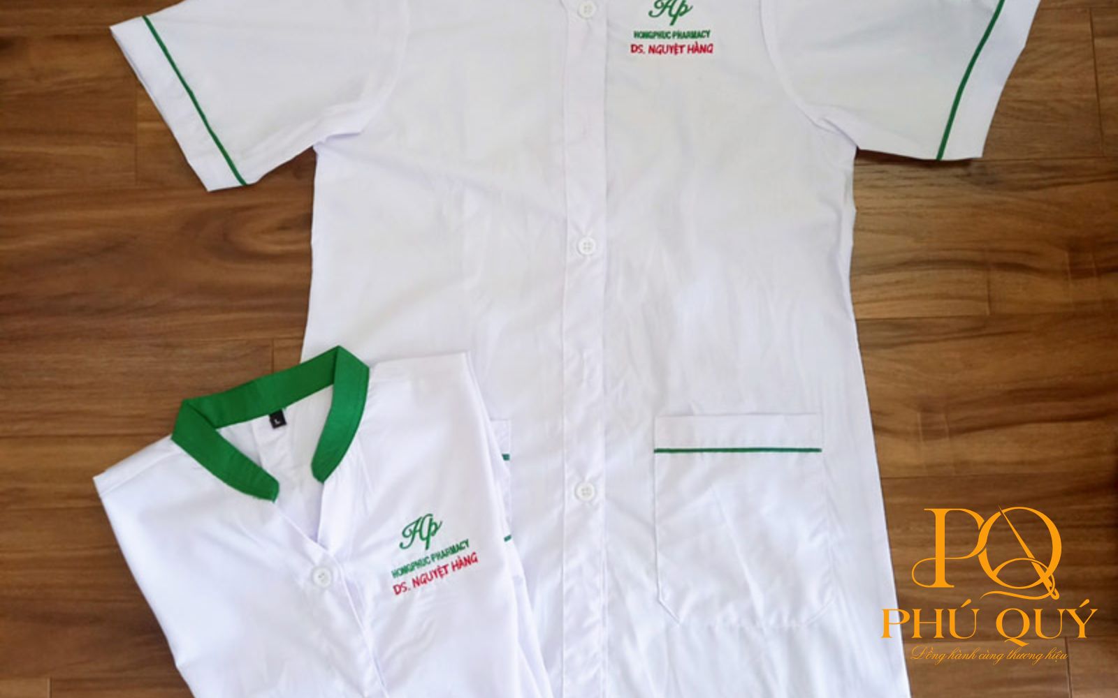 Mẫu áo dược sĩ Blouse của hiệu thuốc Hồng Phúc