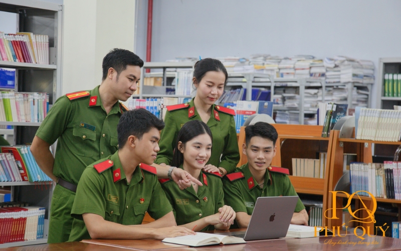 Bộ quân phục xanh lá Học viện Cảnh sát Nhân dân