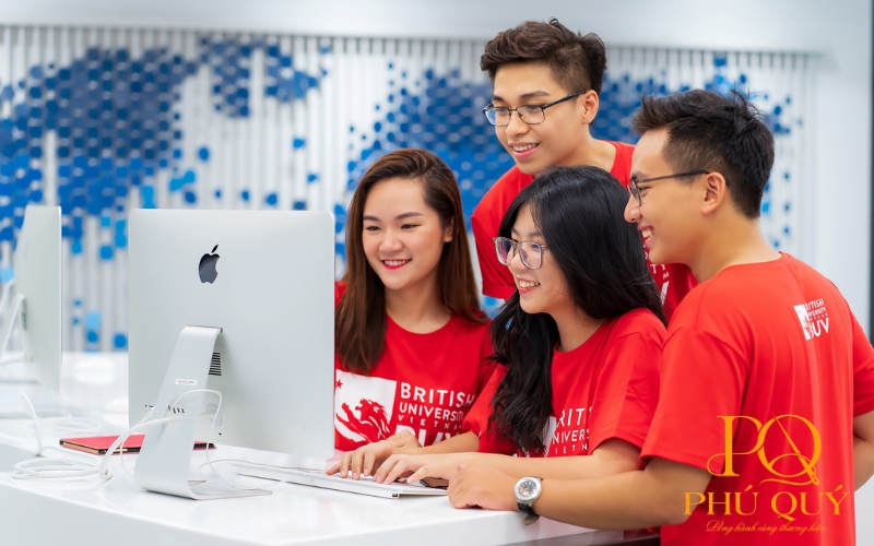 Áo thun đồng phục màu đỏ British University Vietnam