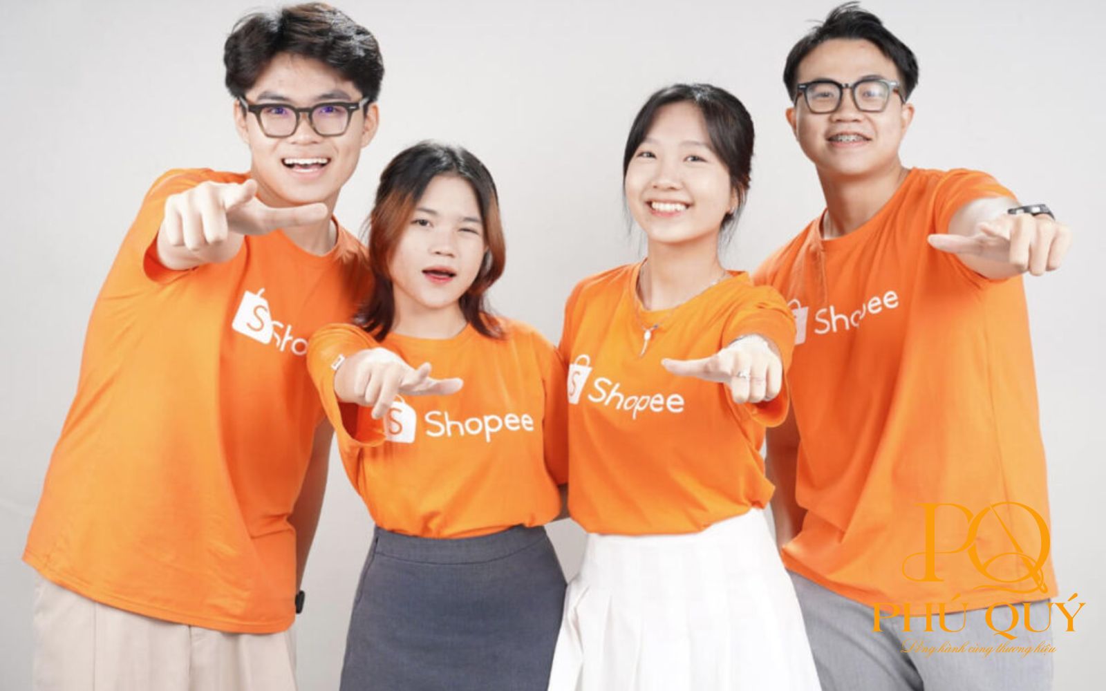 Mẫu áo thun cổ tròn 