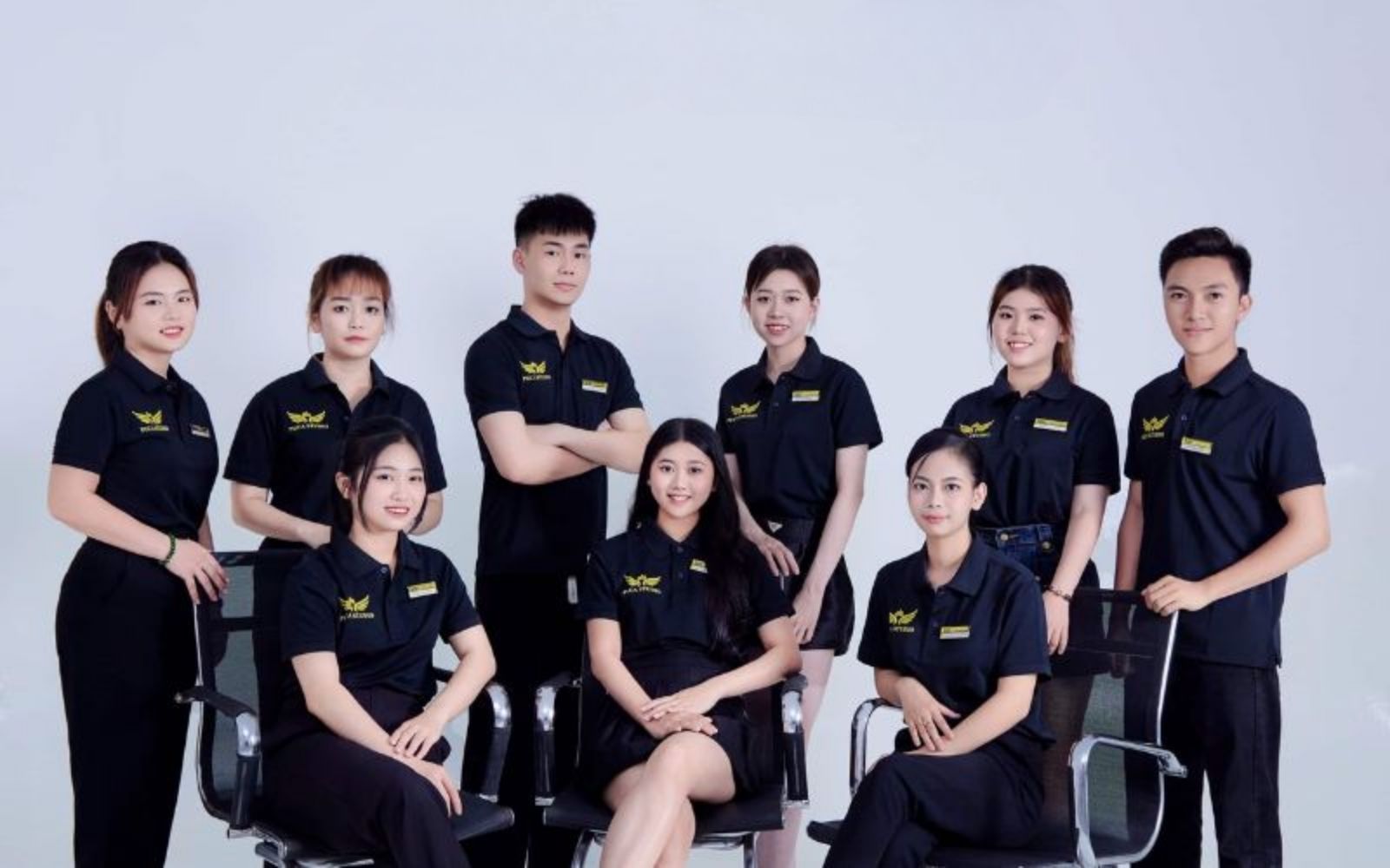 Phối màu cho đồng phục studio cao cấp