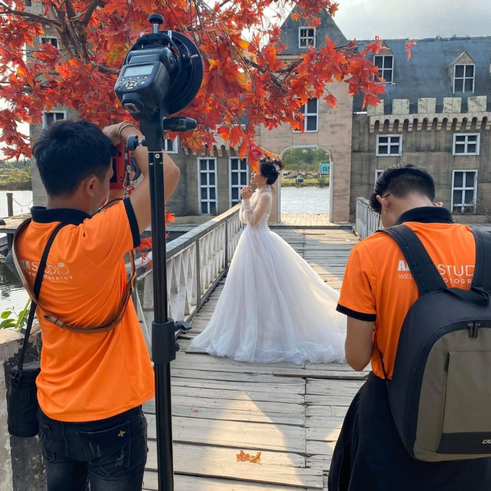 Phối màu sắc cho đồng phục studio chụp ngoại cảnh