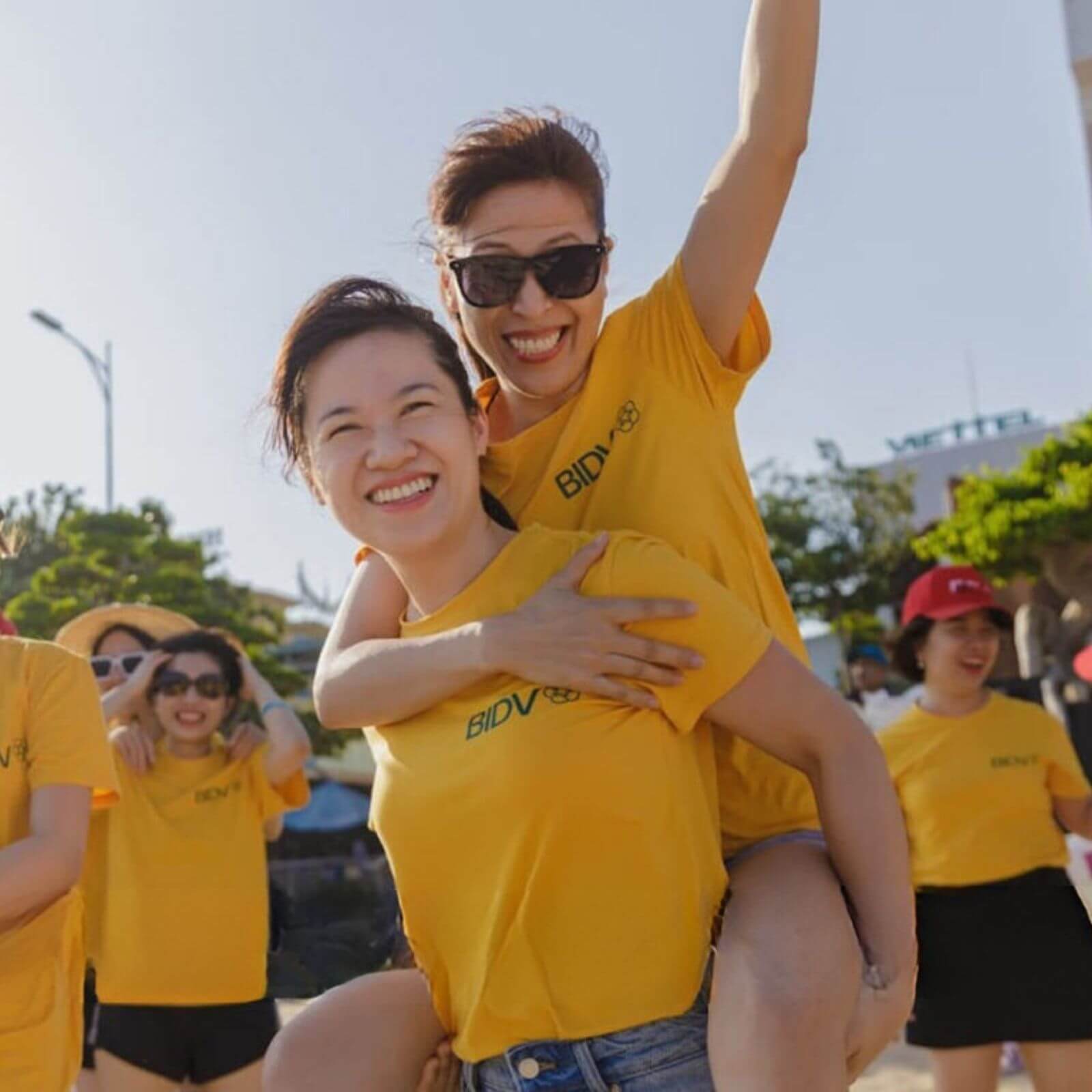 Thiết kế trang phục team building 