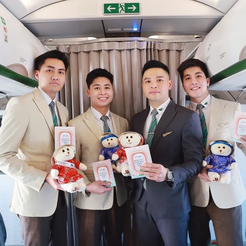 Đồng phục tiếp viên Bamboo Airways cho nam Đồng phục tiếp viên Bamboo Airways cho nam