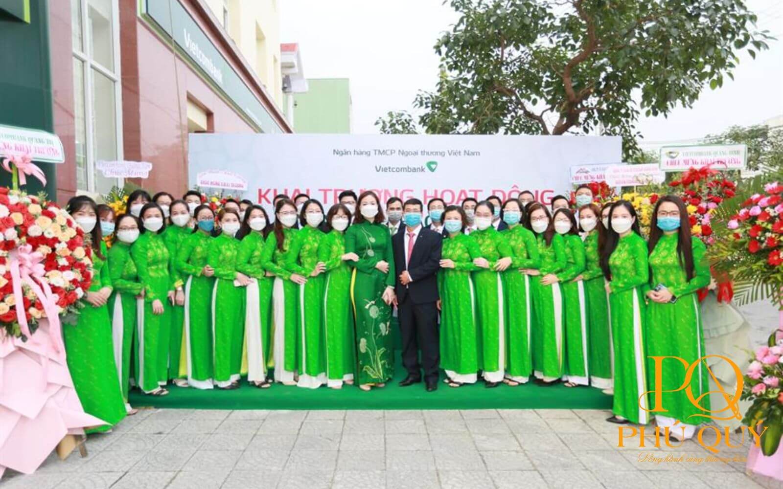 Áo dài đồng phục Vietcombank