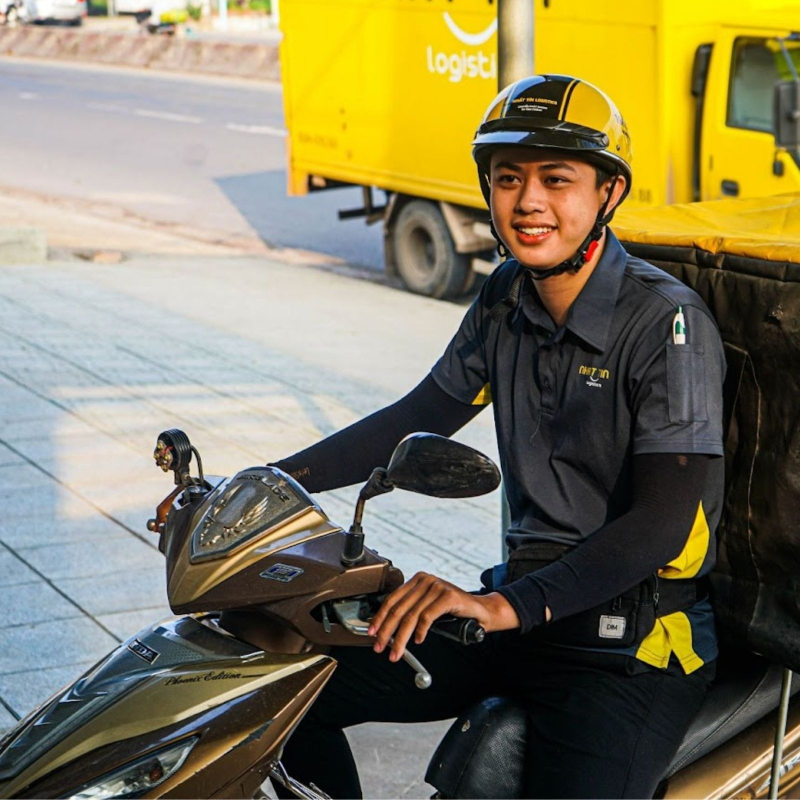 Đồng phục nhân viên xuất nhập khẩu bộ phận giao nhận