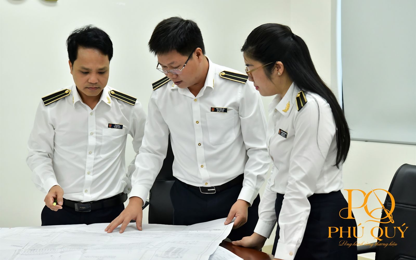 Trang phục sơ mi trắng Trang phục sơ mi trắng